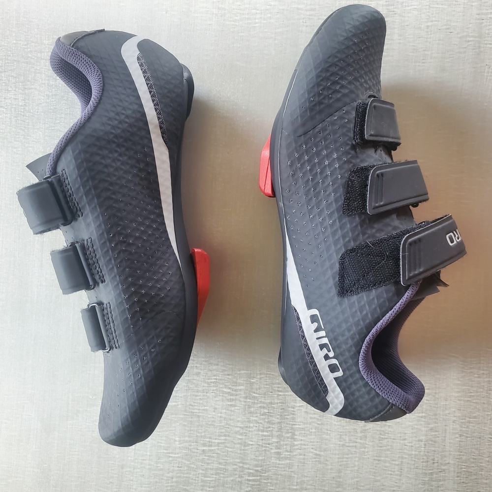 Giro Black Athletic Cycling Shoes with Velcro Straps - Picture 5 of 5